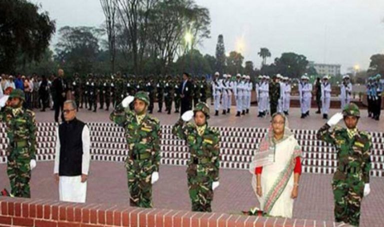 শহীদদের প্রতি রাষ্ট্রপতি ও প্রধানমন্ত্রীর শ্রদ্ধা