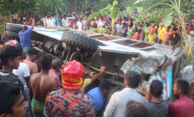 ৩ জেলায় সড়ক দুর্ঘটনায় নিহত ৭