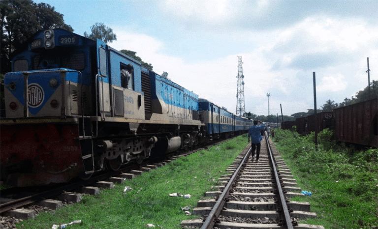 কুলাউড়ায় কালনী লাইনচ্যুত