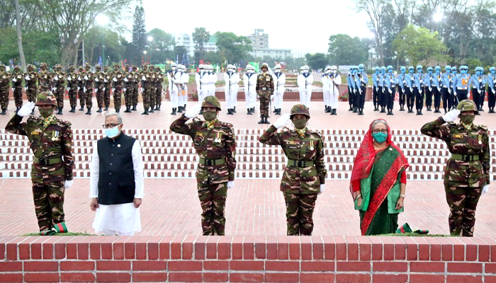 জাতীয় স্মৃতিসৌধে রাষ্ট্রপতি ও প্রধানমন্ত্রীর শ্রদ্ধা