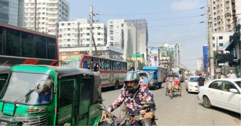 অবরোধে রাজধানীতে যান চলাচল স্বাভাবিক