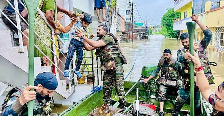 জলাধারের মুখ খুলে দিয়ে ডুবলো গুজরাট, ২৯ জনের মৃত্যু