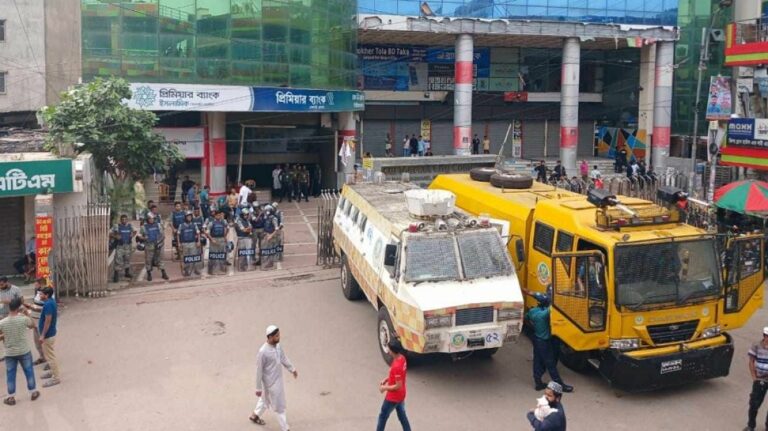 ঘেরাওয়ের হুমকি: চার ঘণ্টা কড়া নিরাপত্তায় ছিল ৪ গণমাধ্যম