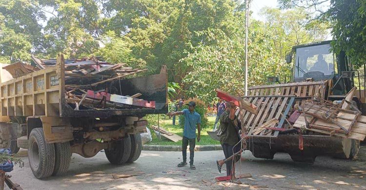 গুলিস্তানে হকার উচ্ছেদের খবরে পার্কে লুকানো ৫০০ ভ্যান গাড়ি জব্দ