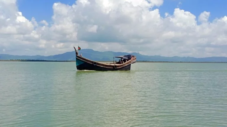 সীমান্ত শহর মংডুর দখল নিলো আরকান আর্মি, নাফ নদীতে সতর্কতা জারি