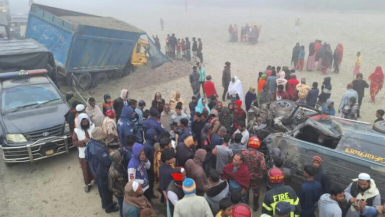 ব্রাহ্মণবাড়িয়ায় তিন গাড়ির সংঘর্ষে নারী-শিশুসহ নিহত ৩