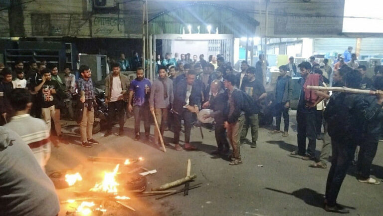 তাঁতীবাজারে দুর্বৃত্তদের হামলায় জবি প্রক্টরসহ আহত ৩, গ্রেপ্তার ২