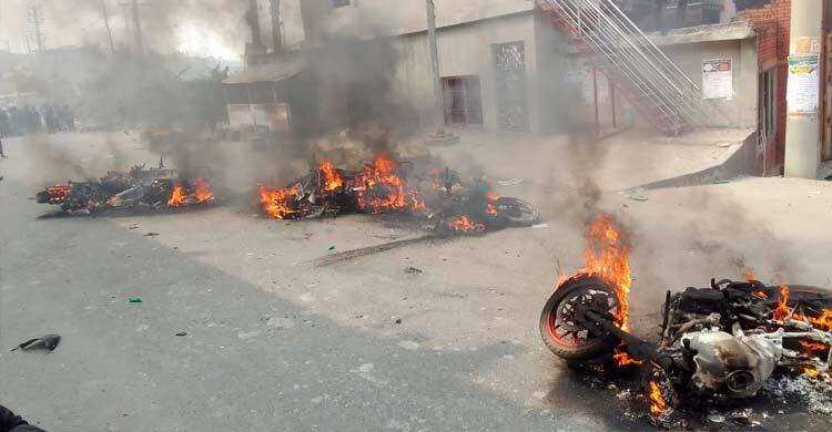 নারায়ণগঞ্জে ছাত্রদল-স্বেচ্ছাসেবক দলের সংঘর্ষ-অগ্নিসংযোগ, গুলিবিদ্ধসহ আহত ২৫