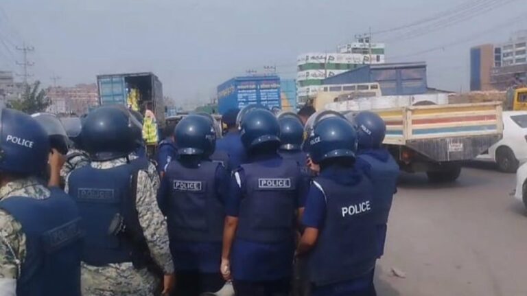 শ্রমিক অসন্তোষ : গাজীপুরে ১২ কারখানায় ছুটি ঘোষণা