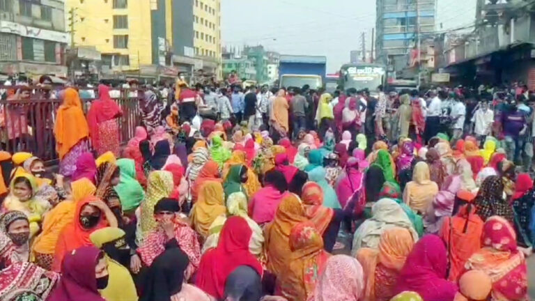 গাজীপুরে ঢাকা-ময়মনসিংহ ও ঢাকা-টাঙ্গাইল মহাসড়ক অবরোধ, দীর্ঘ যানজট