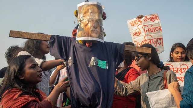 স্বরাষ্ট্র উপদেষ্টার বক্তব্যের প্রতিবাদে কুশপুত্তলিকা দাহ, অপসারণের দাবি