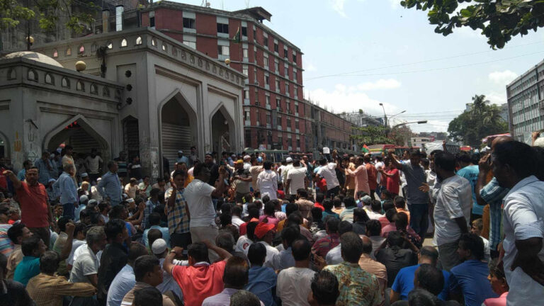 ইশরাকের সমর্থনে ‘গুলিস্তান ব্লকেড’, যান চলাচল বন্ধ