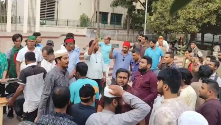 জাতীয় সঙ্গীত গাওয়া কর্মসূচিতে শিবির-ইনকিলাব মঞ্চের হামলা