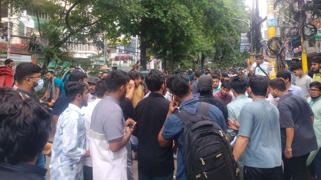 চট্টগ্রামে ছাত্র জোটের কর্মসূচিতে শাহবাগবিরোধী ঐক্যের হামলায় আহত ১২