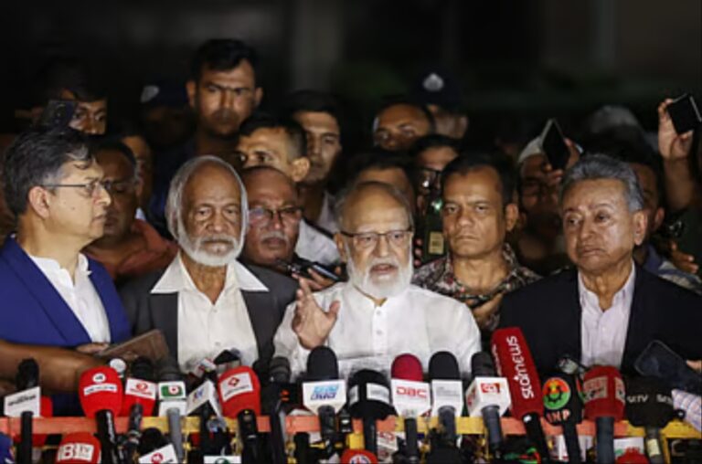 উপদেষ্টা আসিফ মাহমুদের পক্ষপাতমূলক আচরণ সরকারের ভাবমূর্তি ক্ষুণ্ন করছে
