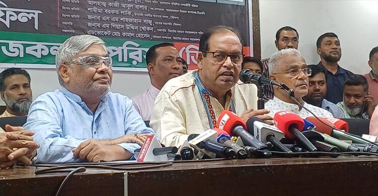 আলোচনা সভায় শামসুজ্জামান দুদুসহ অন্যরা