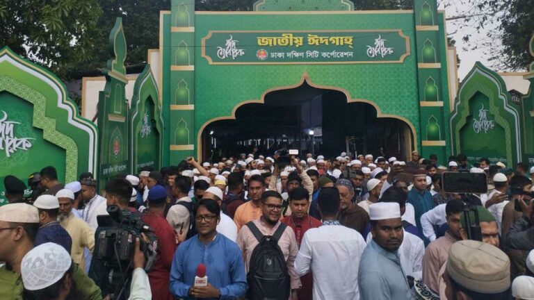 জাতীয় ঈদগাহে ঈদুল আজহার প্রধান জামাত অনুষ্ঠিত