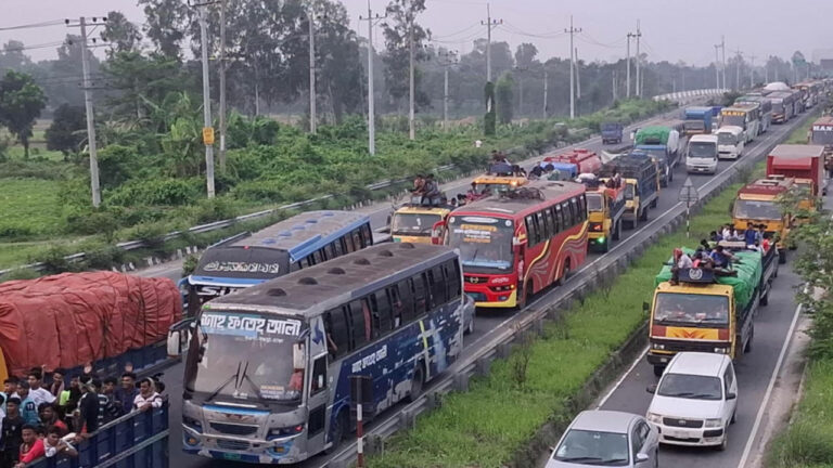 ঢাকা-টাঙ্গাইল-যমুনা সেতু মহাসড়কে যানবাহনের ধীরগতি