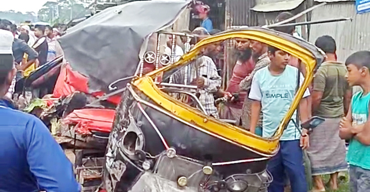 ফরিদপুরে বাস-মাহেন্দ্র সংঘর্ষে নিহত ৫