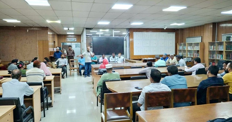 সচিবালয়ে ২ ঘণ্টার কর্মবিরতিতে কর্মচারীরা