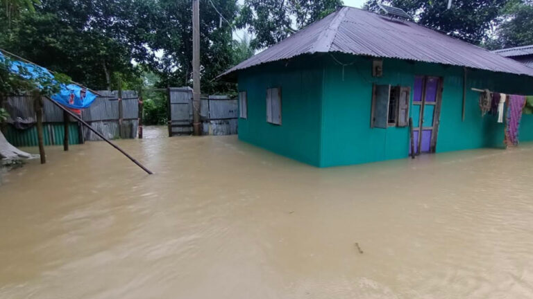 ফেনীতে শতাধিক গ্রাম প্লাবিত, পানিবন্দি দেড় লাখ মানুষ