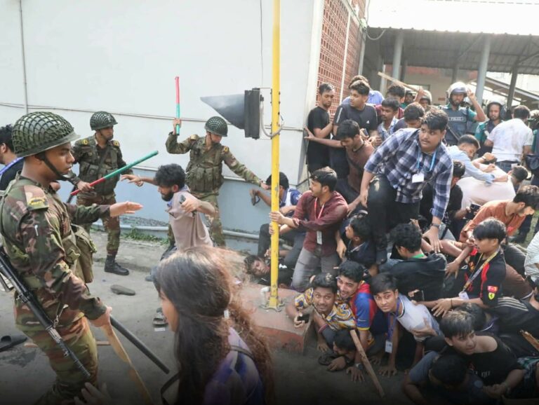 সচিবালয়ের ভেতরে ঢুকে পড়া শিক্ষার্থীদের লাঠিচার্জ, আহত অন্তত ২৫