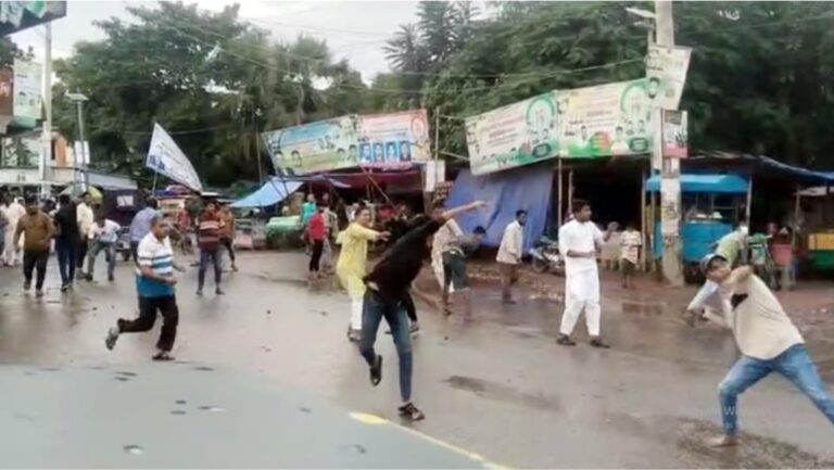 মুরাদনগরে উপদেষ্টা আসিফের অনুসারী ও বিএনপির নেতাকর্মীদের মধ্যে সংঘর্ষে আহত ৩০