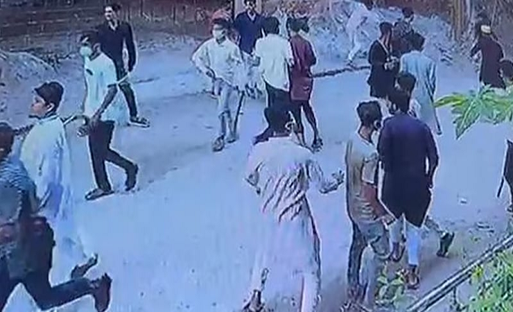 পল্লবীতে ‘পাঁচ কোটি টাকা’ না পেয়ে ব্যবসাপ্রতিষ্ঠানে হামলা-গুলি
